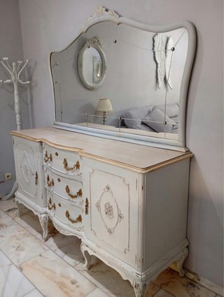 Mueble de salón o entrada blanco