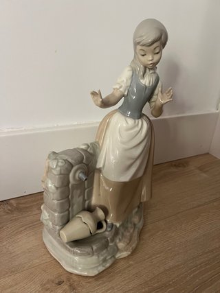 Figura Lladro Niña Fuente Jarrón