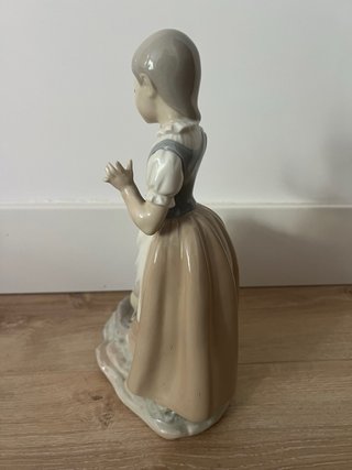 Figura Lladro Niña Fuente Jarrón