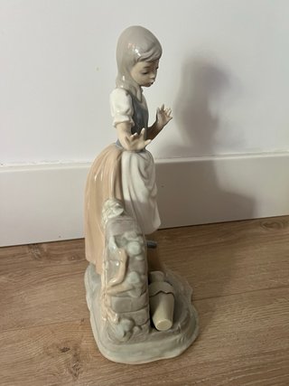 Figura Lladro Niña Fuente Jarrón