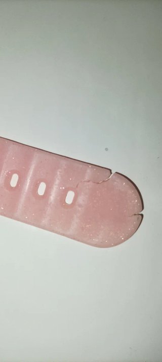 Reloj móvil rosa con todo lo necesario