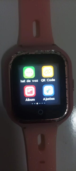 Reloj móvil rosa con todo lo necesario