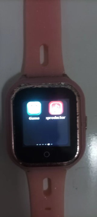 Reloj móvil rosa con todo lo necesario