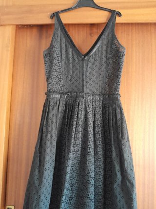 Vestido negro batista bordada talla S