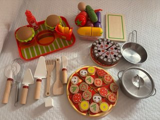 Cocinita de juguete de madera