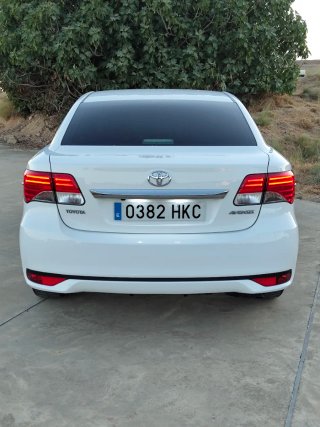 Toyota Avensis 2012