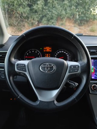 Toyota Avensis 2012