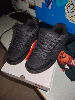 Zapatillas Globe Talla 42.5 Negras