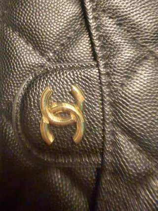 Cartera Chanel Negra con Logo Dorado