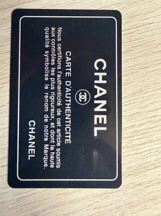 Cartera Chanel Negra con Logo Dorado