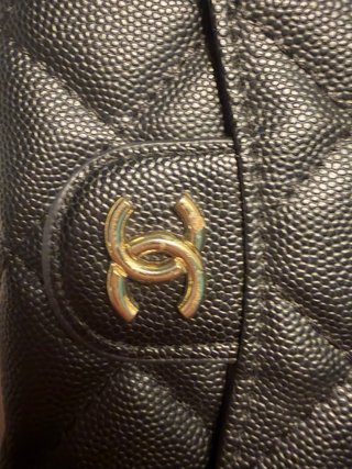 Cartera Chanel Negra con Logo Dorado