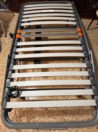 Cama articulada con colchón y cuña postural