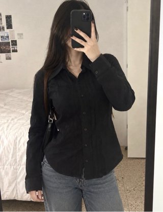 Camisa negra de manga larga