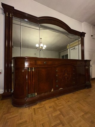 Mueble aparador antiguo con espejo