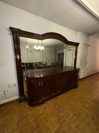 Mueble aparador antiguo con espejo