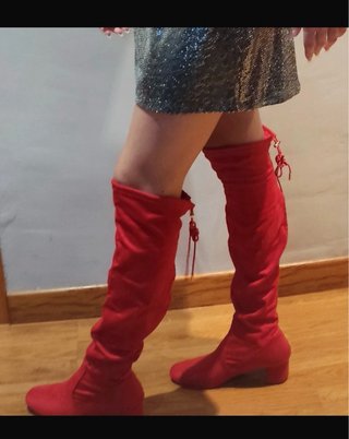 Stivali rossi alti