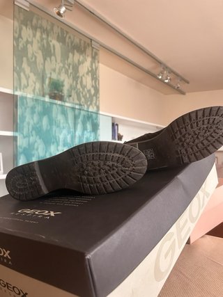Stivali alti in camoscio marrone Geox