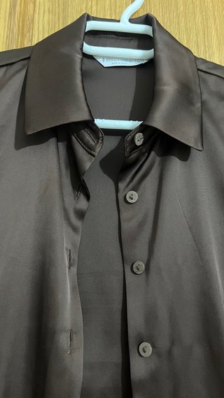 Camisa de vestir de seda marrón