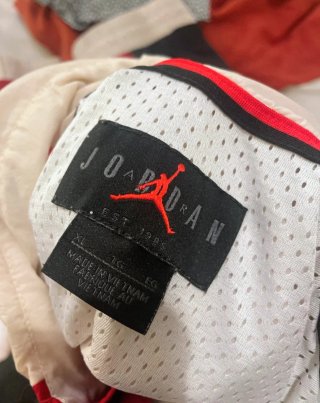 Chaqueta Jordan Roja y Blanca