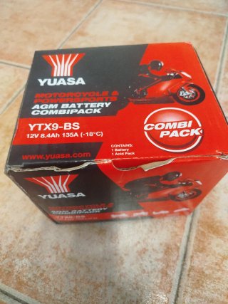Batería scooter 125 KYOTO YTX9-BS AGM 12V 8Ah