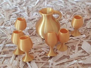 Jarra y 6 copas doradas miniatura diorama