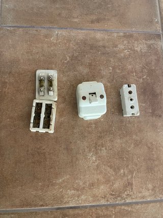 Fusible, enchufe  e interruptor de luz antiguos