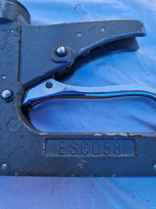 Grapadora Esco 058