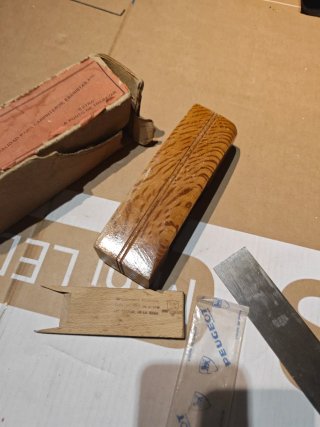 Cepillo carpintero antiguo madera caja