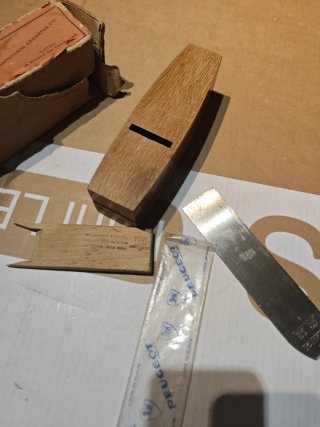 Cepillo carpintero antiguo madera caja
