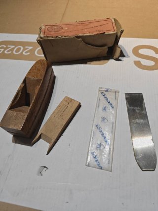 Cepillo carpintero antiguo madera caja