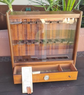 Vitrina expositora madera y cristal