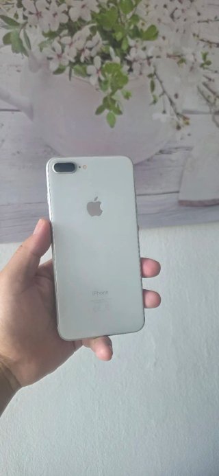 iPhone 8 Plus 64GB Plata