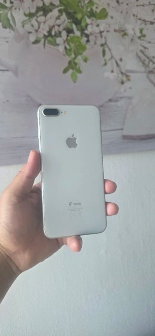 iPhone 8 Plus 64GB Plata