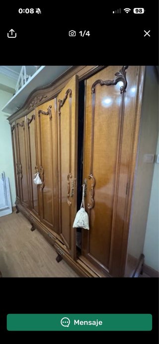 Armario de madera maciza