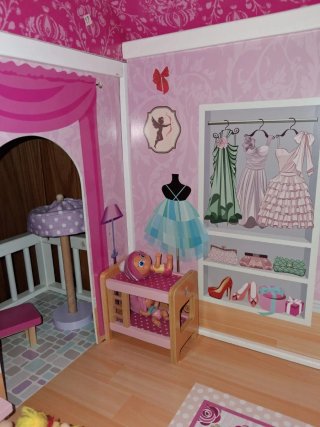 Casita de muñecas de madera