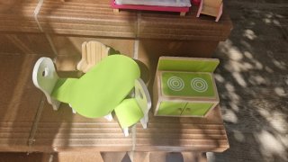Casita de muñecas de madera