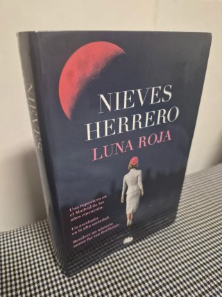 LIBRO LUNA ROJA