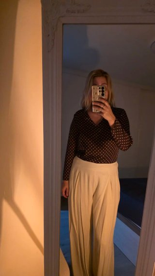 Blusa Mango lunares negra y blanca