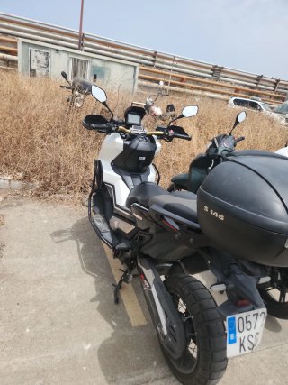 Honda X-ADV Negra y Blanca