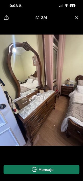Cómoda de madera con espejo y mármol