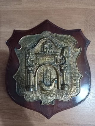 Escudo decorativo madera y bronce