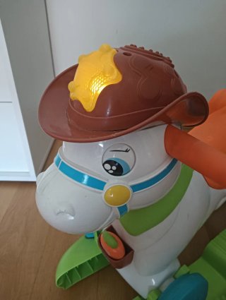 Caballo correpasillos y balancín Chicco