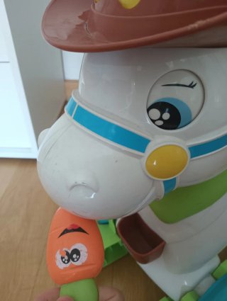 Caballo correpasillos y balancín Chicco