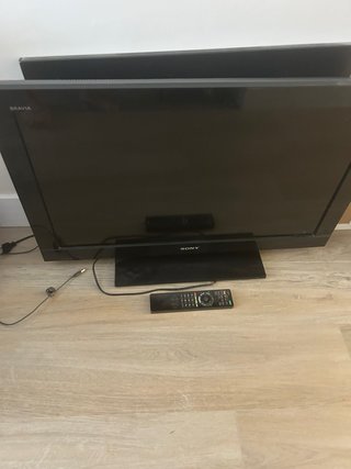 TV Sony Bravia Negra con Mando