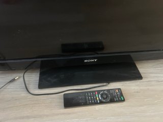 TV Sony Bravia Negra con Mando
