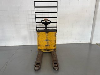 Transpaleta eléctrica Yale MP18 1800 kg