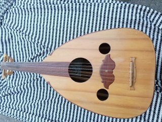 Oud árabe de madera