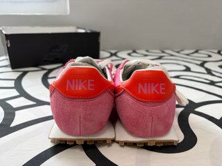 Zapatillas Nike LD-1000 rosas y rojas