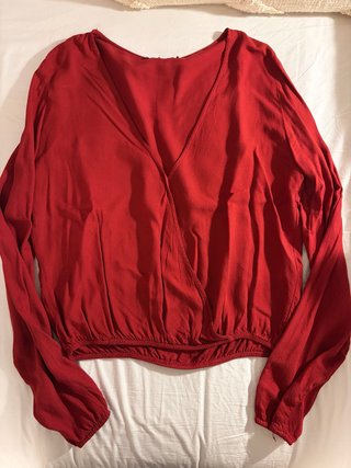 Blusa roja manga larga