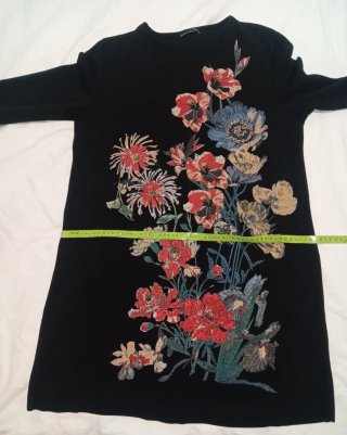 Vestido Zara negro estampado floral manga larga